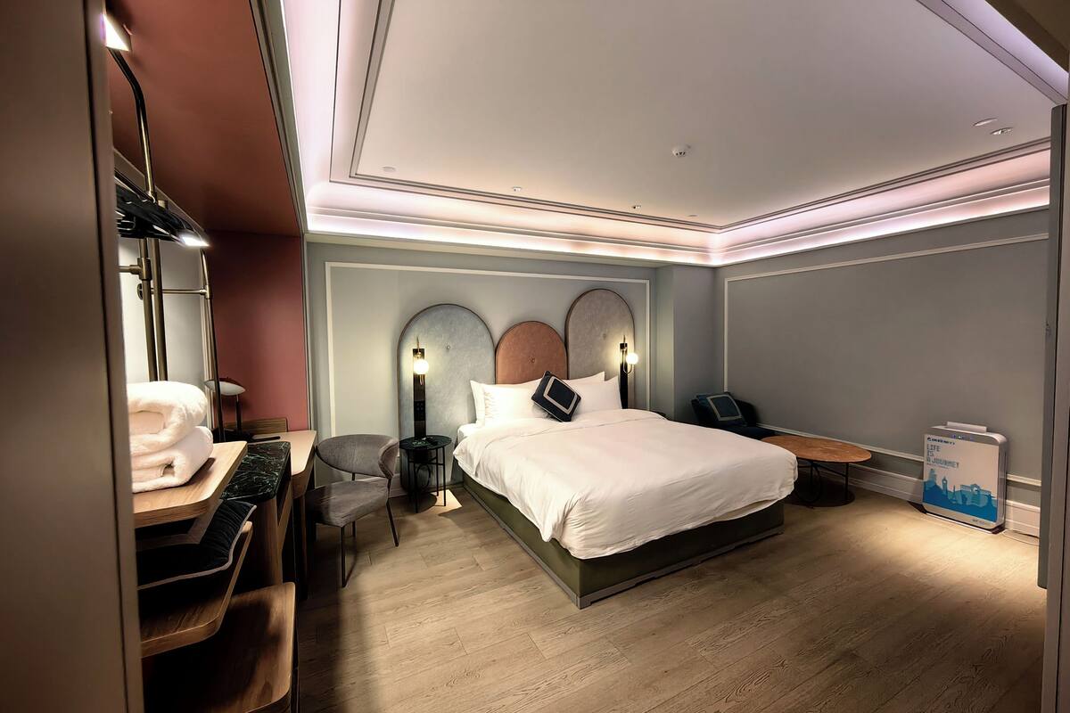 Standard Room without Window | Bộ đồ giường cao cấp, chăn bông, nệm có lớp đệm bông, minibar 