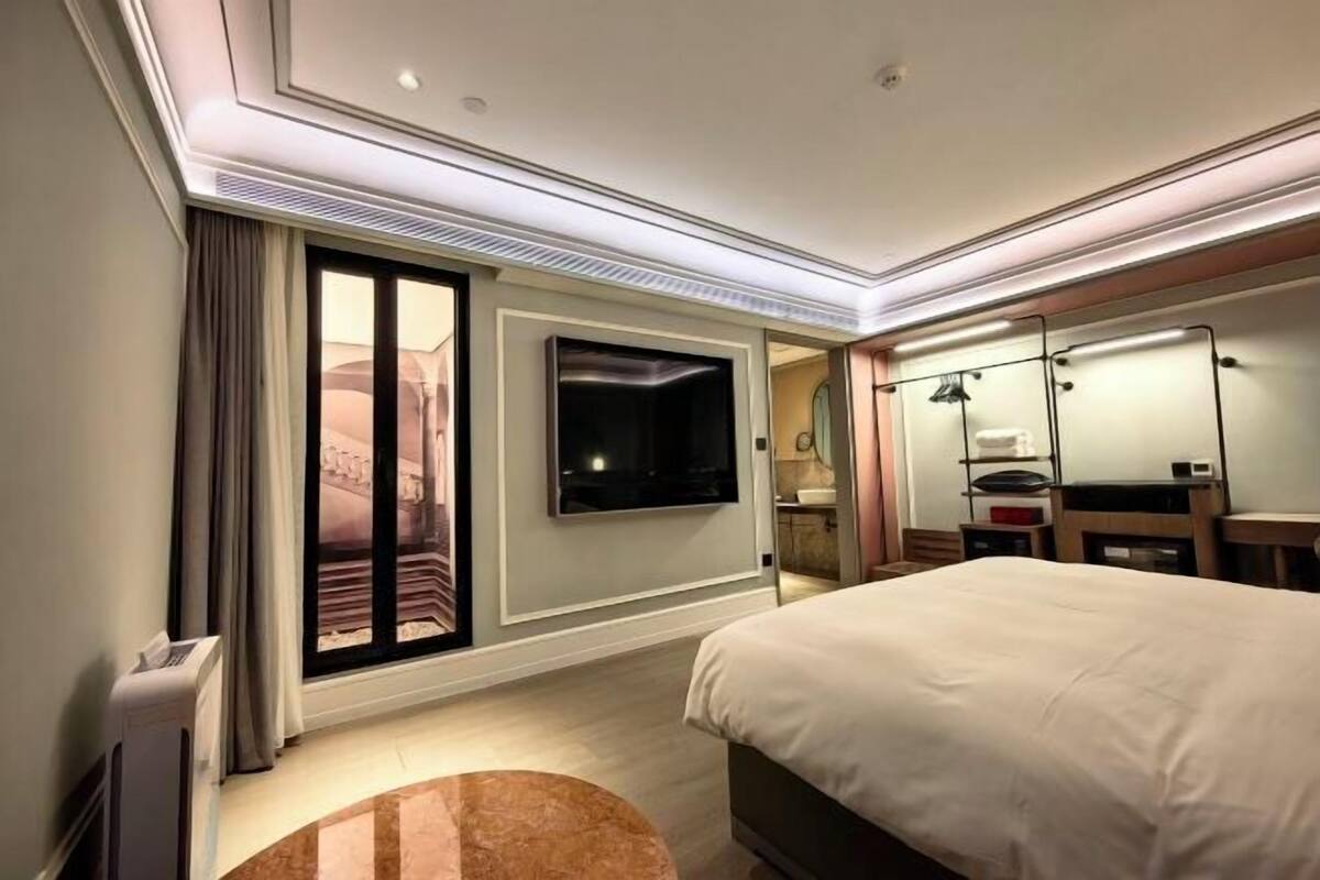1 bedroom, minibar, in-room safe, iron/ironing board
