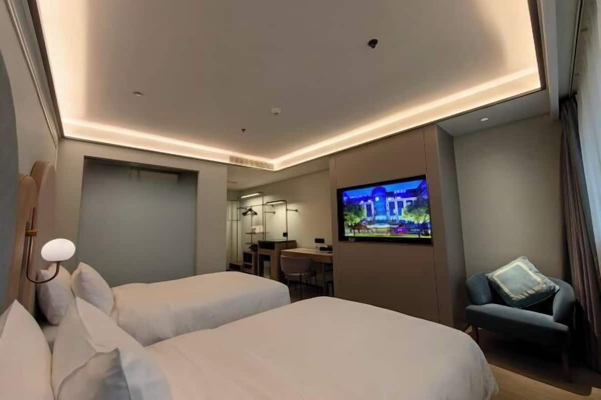 1 bedroom, minibar, in-room safe, iron/ironing board