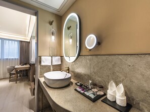 Superior Room, 1 King Bed | 1 bedroom, minibar, in-room safe, iron/ironing board