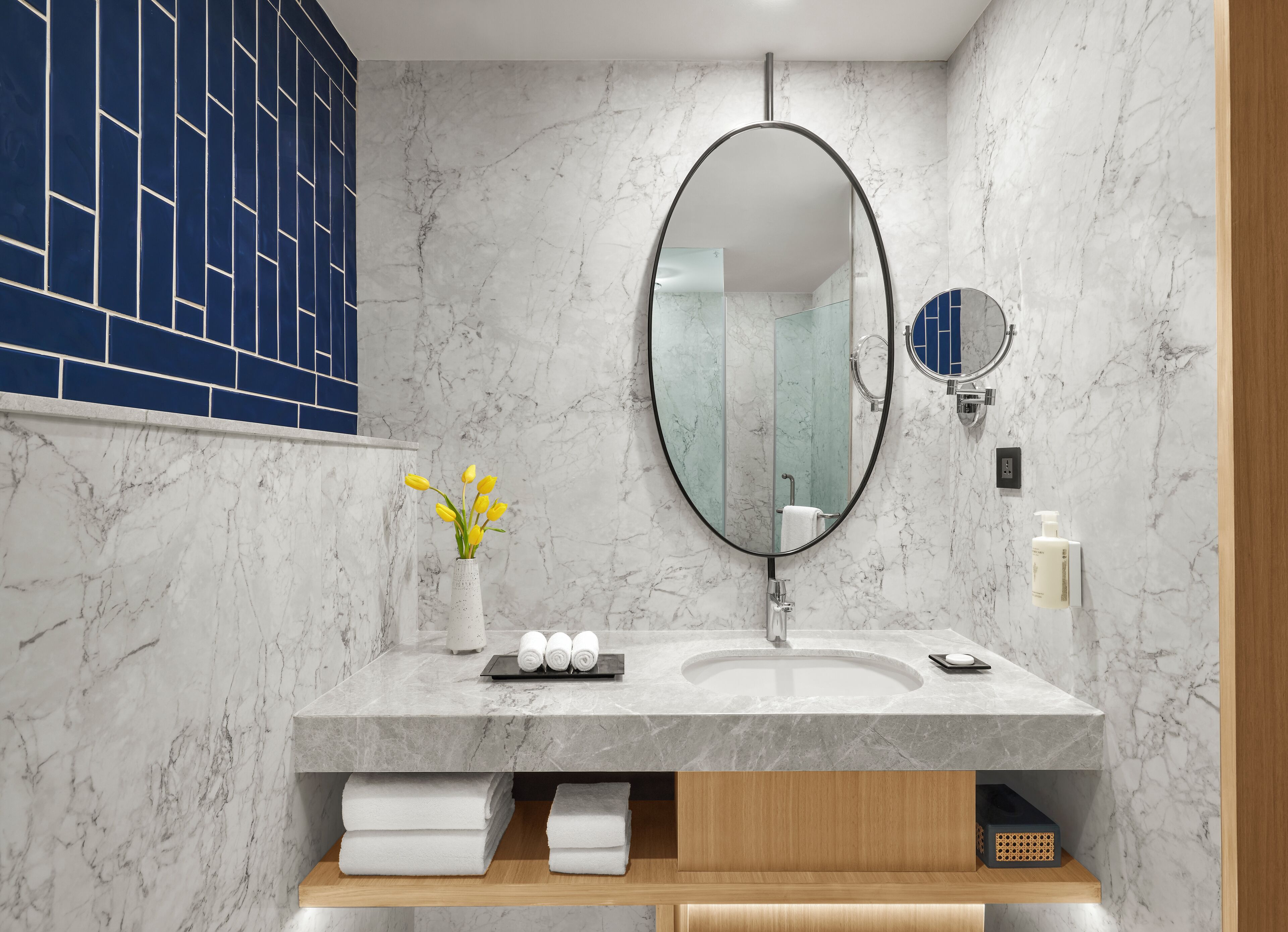 Room, 2 Single Beds | Bathroom