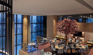 3 restaurants, breakfast, lunch, dinner served; international cuisine