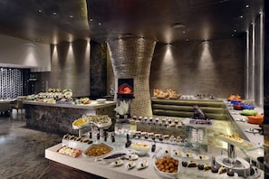 Breakfast (INR 750 per person) - Radisson Blu Hotel Ludhiana (Ludhiana)