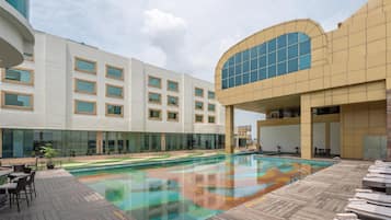 Außenpool, geöffnet von 07:00 Uhr bis 20:00 Uhr, Liegestühle