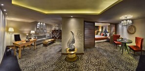 Premium bedding, down duvets, memory-foam beds, minibar - Radisson Blu Hotel Ludhiana (Ludhiana)