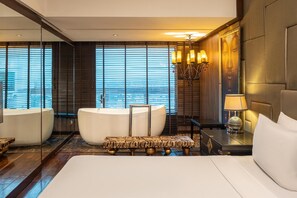 Business Room | Bathroom | Eco-friendly toiletries, hair dryer, bathrobes, slippers