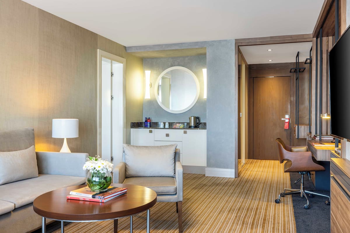 Ropa de cama hipoalergénica, camas Select Comfort y minibar