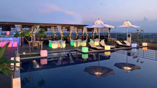 Pool - Radisson Blu Jaipur (Jaipur)