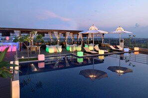 Pool - Radisson Blu Jaipur (Jaipur)
