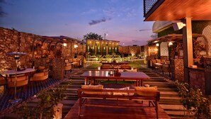 2 restaurants; breakfast, lunch, and dinner served - Radisson Blu Jaipur (Jaipur)