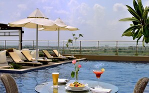 Pool - Radisson Blu Jaipur (Jaipur)