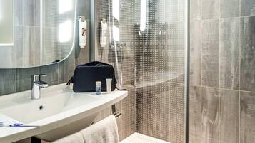 Standard Room, 3 Twin Beds | Pillowtop beds, soundproofing, iron/ironing board, free WiFi