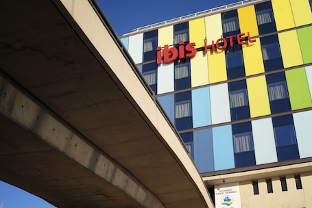 Exterior. Ibis Valparaiso