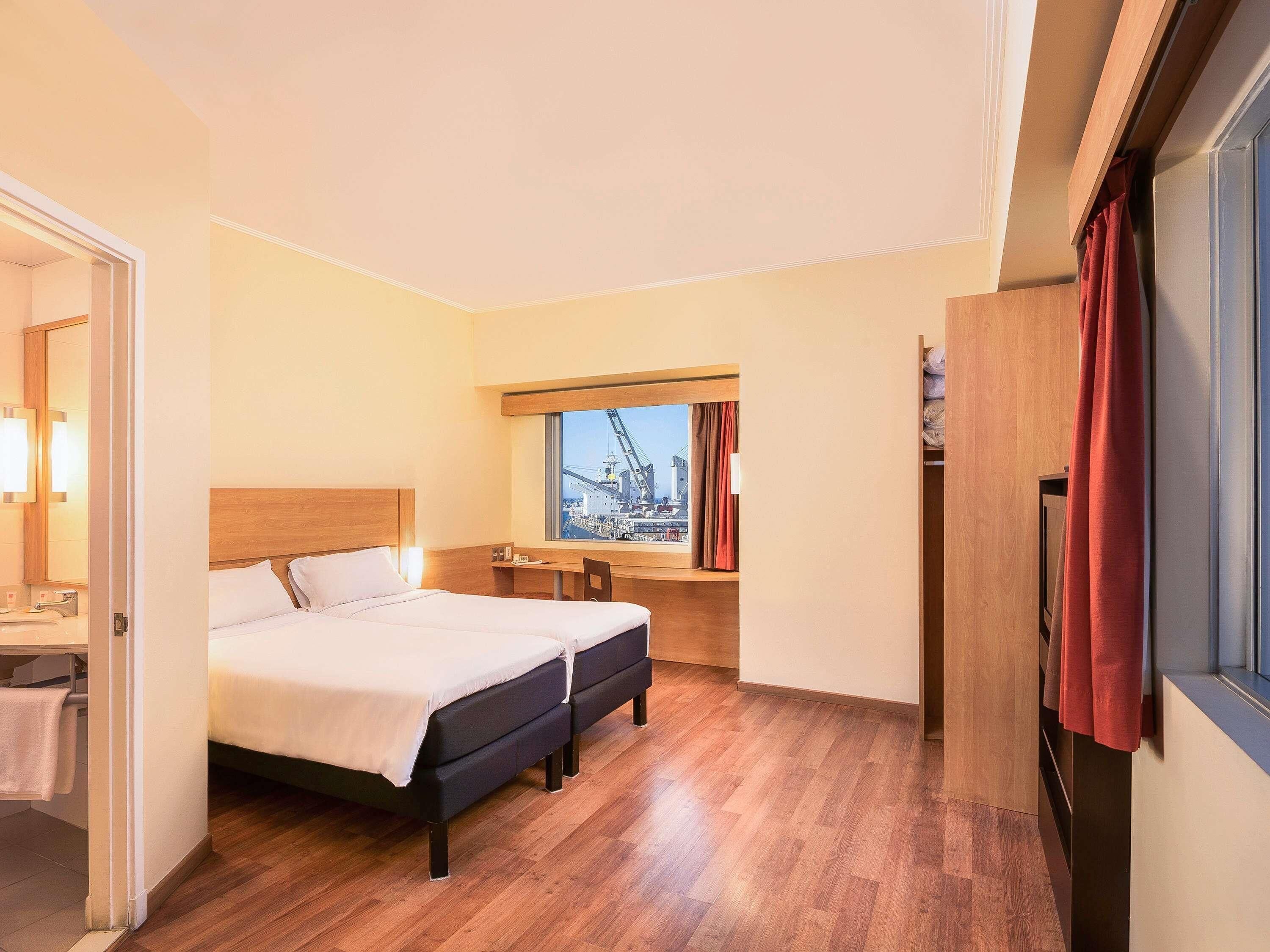 Down duvets, in-room safe, desk, soundproofing