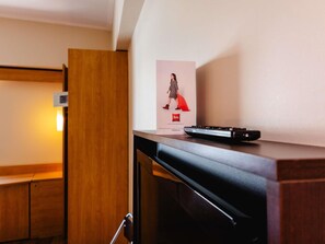 Down comforters, in-room safe, desk, soundproofing - Ibis Valparaiso (Valparaiso)