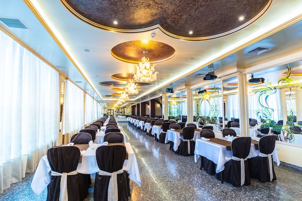 Royal Palace Hotel