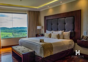 Suite – superior | Minibar, safe på rommet, skrivebord og blendingsgardiner