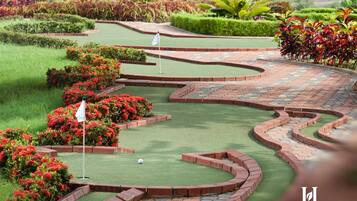 Mini-golf