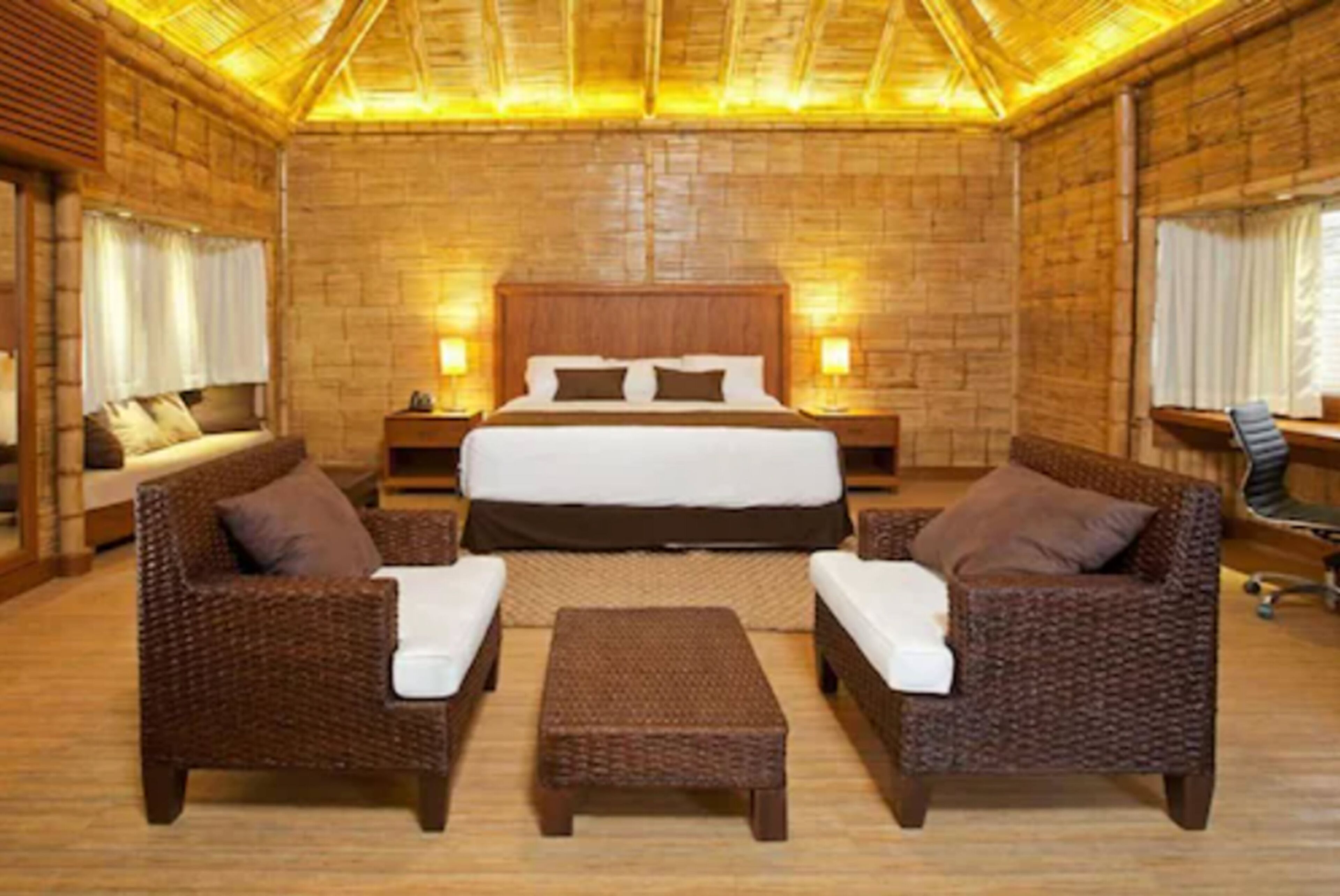 exclusive room | 1 bedroom, minibar, in-room safe, desk