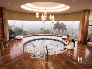 Indoor spa tub