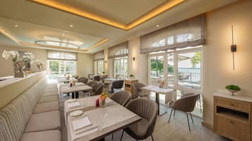 3 restauranter, der serverer morgenmad, frokost, aftensmad og brunch