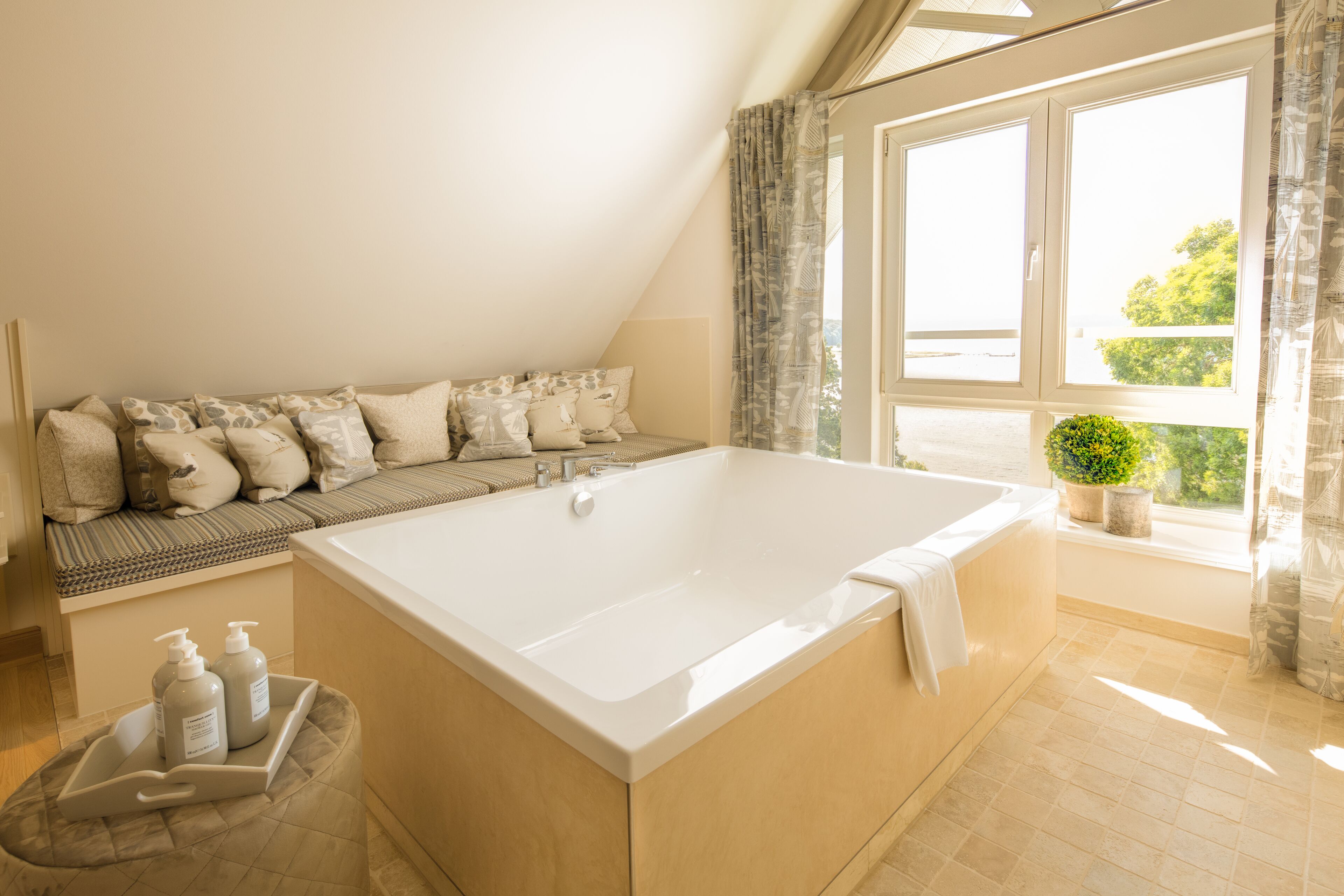 suite (fjord maisonette double room) | deep-soaking bathtub