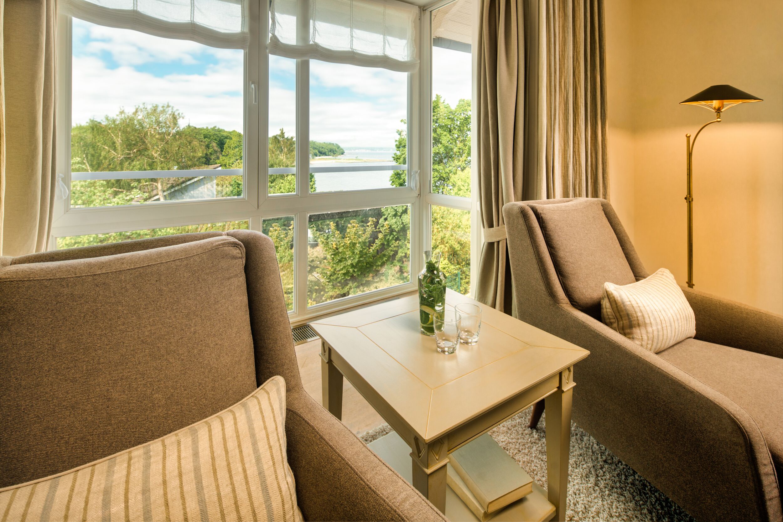 deluxe room | hypo-allergenic bedding, minibar, in-room safe, individually furnished