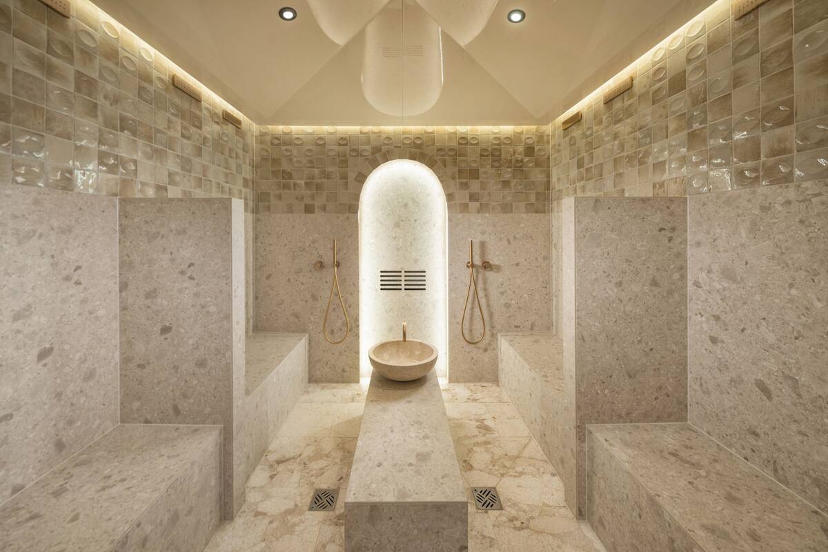 couples treatment room(s), sauna, hot springs/mineral springs