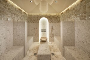 Salas de tratamiento para parejas, un sauna, aguas termales/minerales