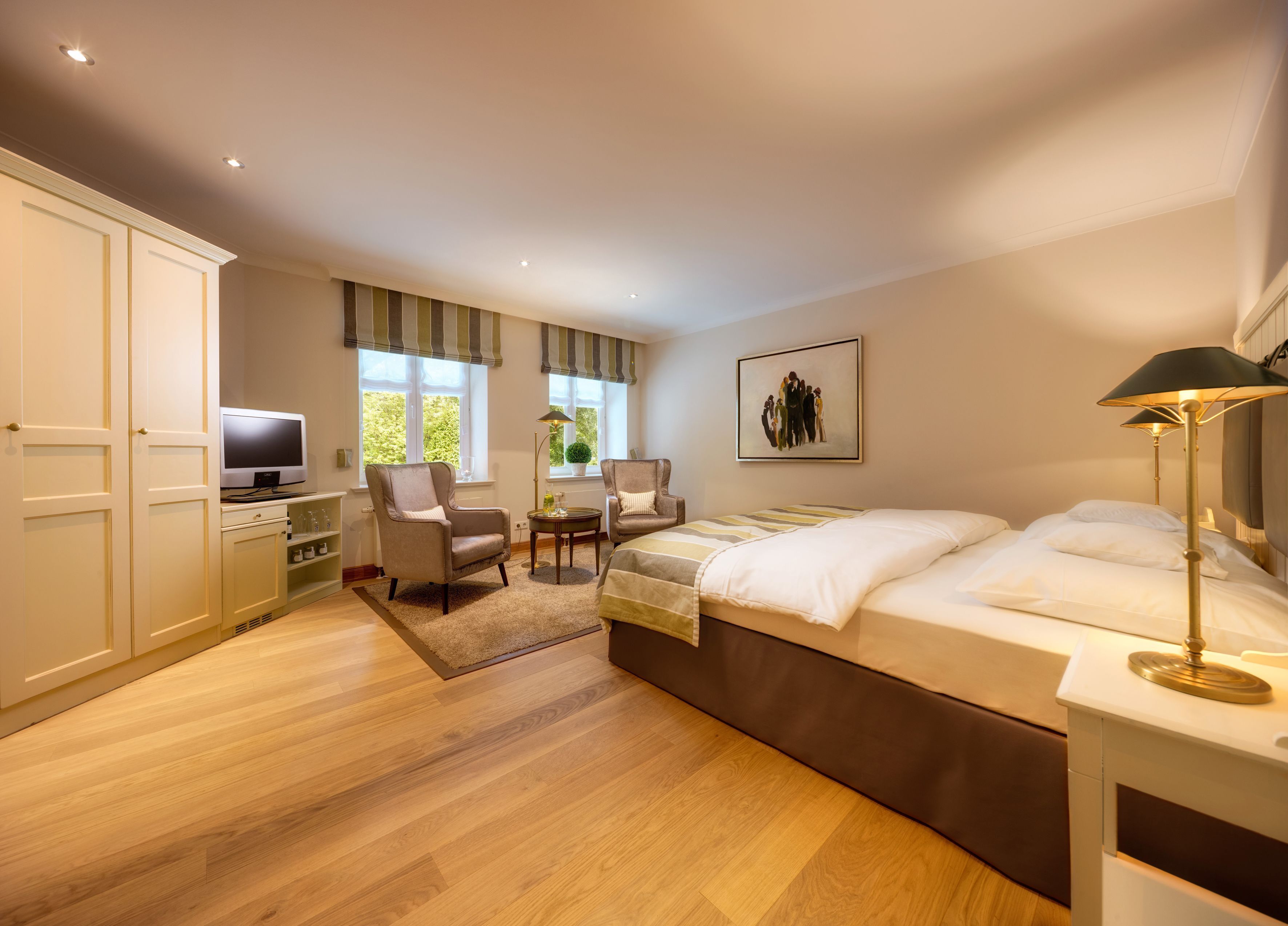 Hypo-allergenic bedding, minibar, in-room safe, individually furnished