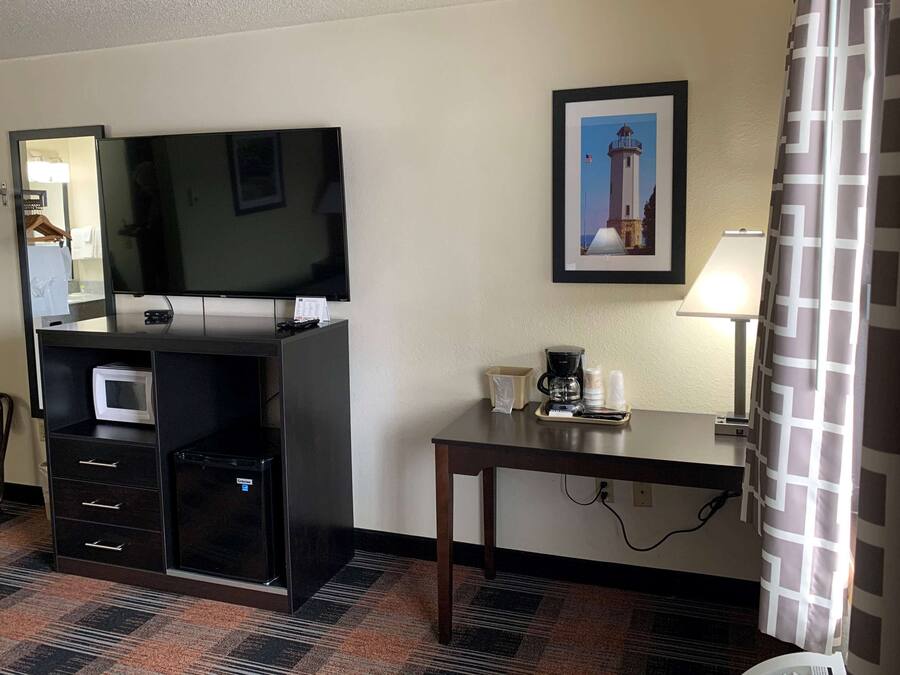 Desk, laptop workspace, iron/ironing board, rollaway beds