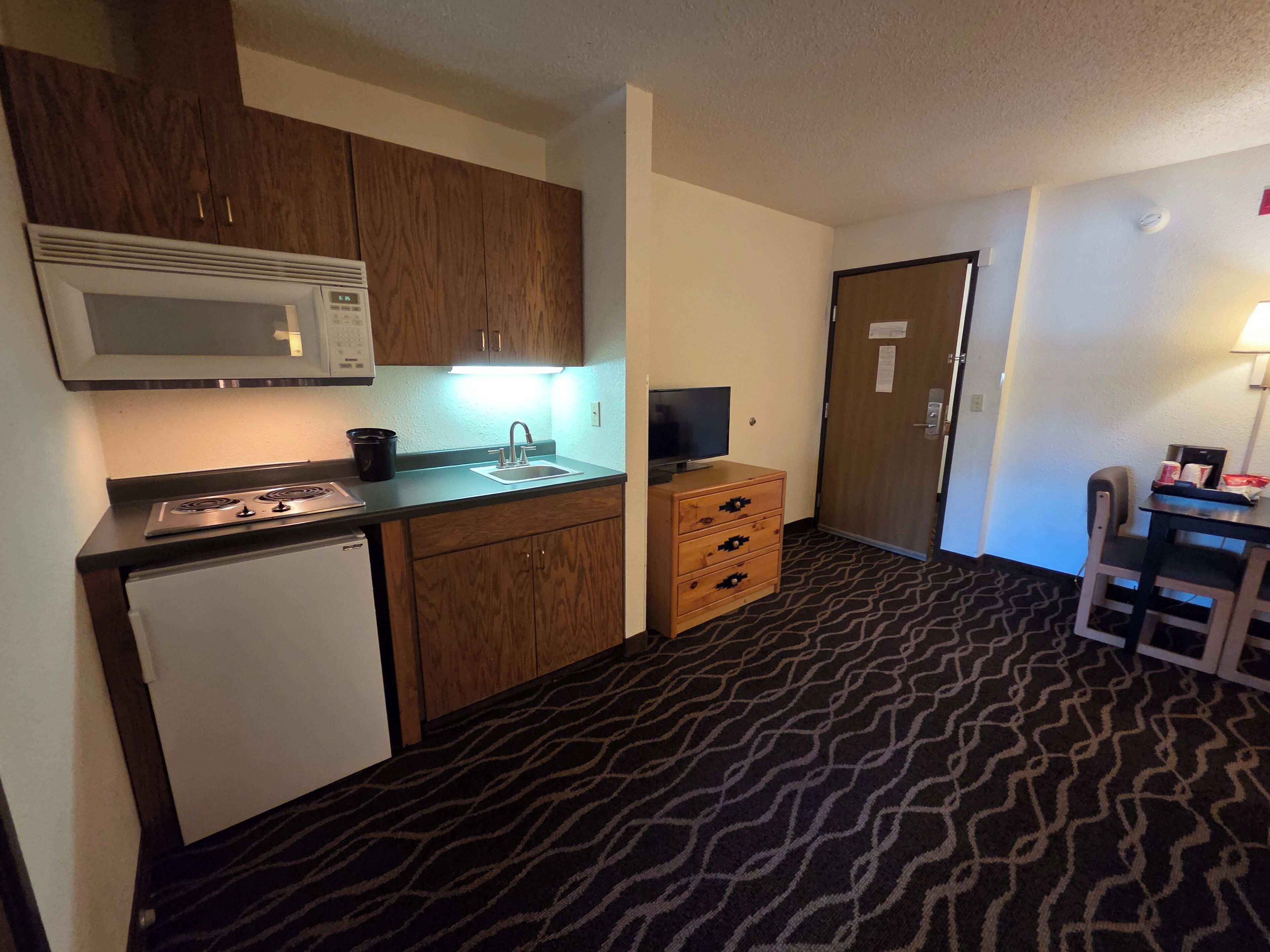 Suite, 1 King-Bett, Nichtraucher | Wohnbereich | 40-Zoll-Fernseher mit Kabelempfang