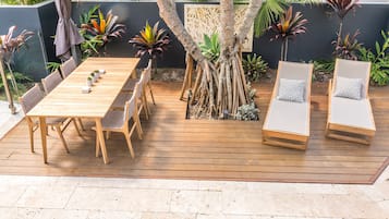 The Beachhouse | Garden view