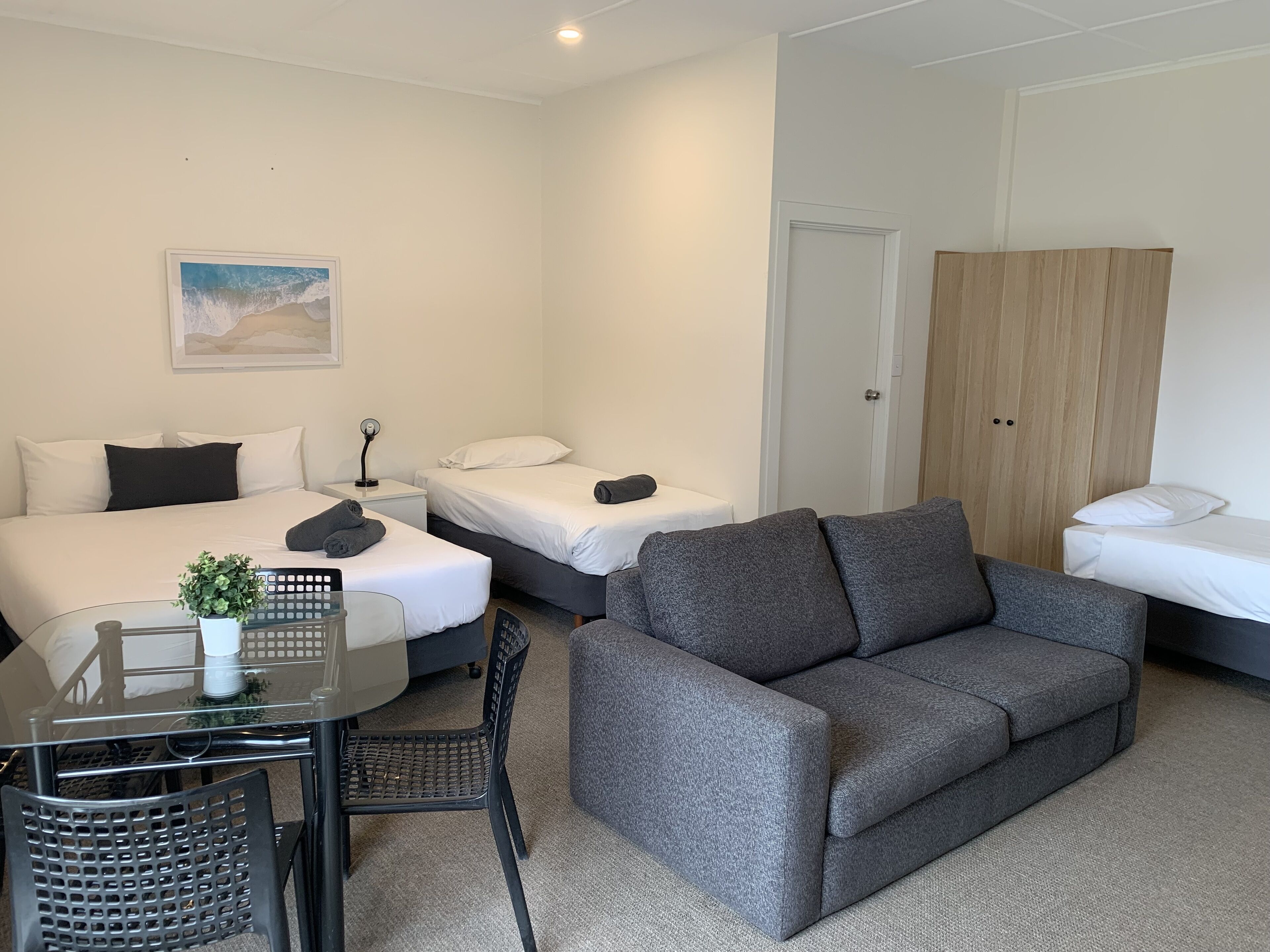 Habitación familiar | Área de sala de estar | Televisión de pantalla plana y Netflix 