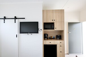 Cortinas blackout, tabla de planchar con plancha y wifi gratis 