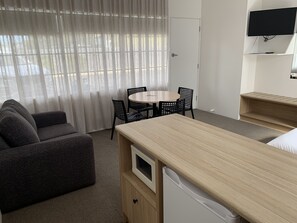 Habitación familiar | Cortinas opacas, tabla de planchar con plancha, wifi gratis