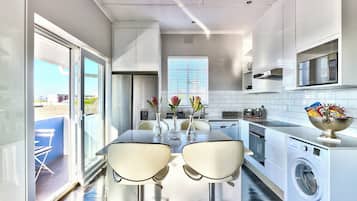 Studio Apartment A with Ocean View in Green Point | Private kitchen | Fridge, microwave, coffee/tea maker, electric kettle