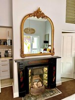 スーペリア スタジオ | エジプト綿のシーツ、高級寝具、羽毛の掛け布団、セーフティボックス (室内)