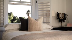 Standard Room, 1 Queen Bed | Premium bedding, down comforters, minibar, in-room safe - Noah House (Cape Town)
