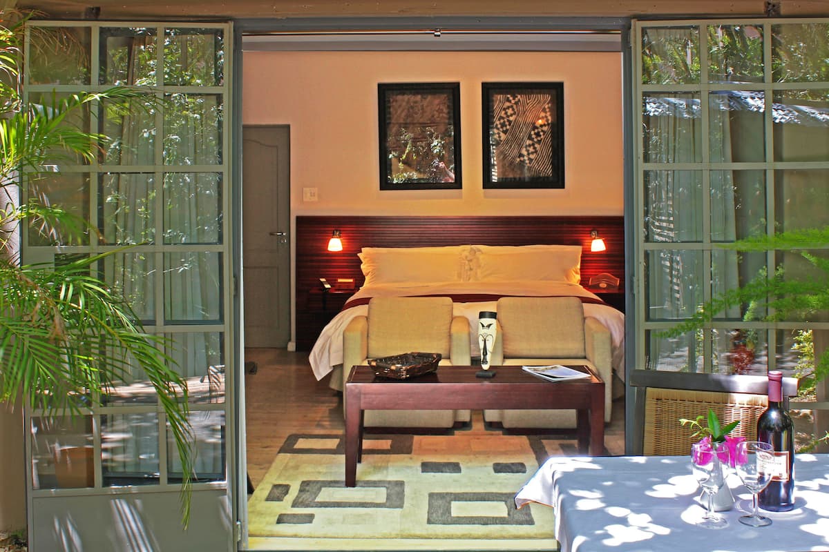 Egyptian cotton sheets, Select Comfort beds, in-room safe