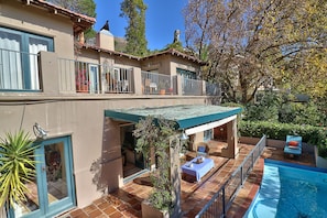 Outdoor pool, pool umbrellas, sun loungers
