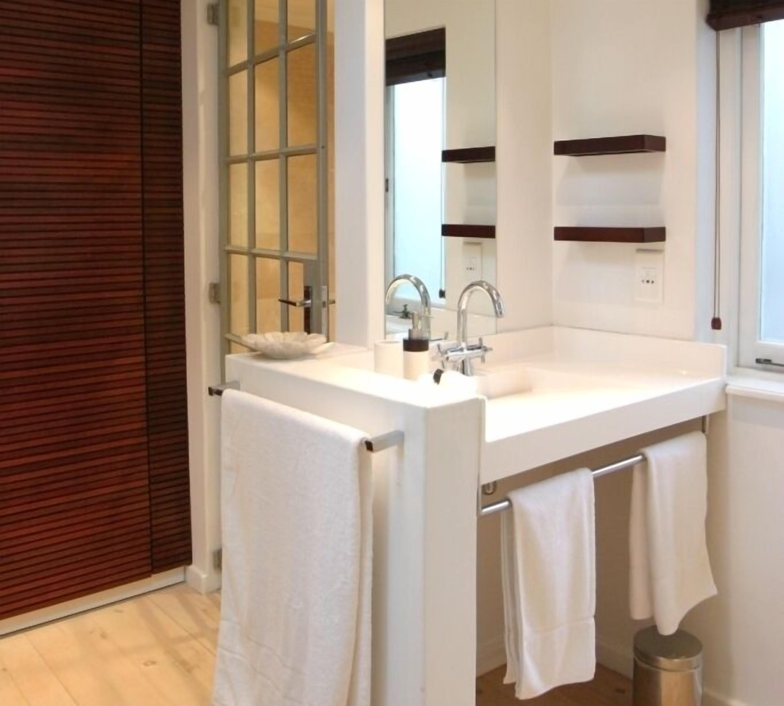 Bathroom sink