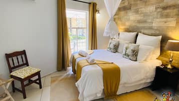 Standard Room, 1 Queen Bed, Ensuite | In-room safe, desk, blackout drapes, iron/ironing board