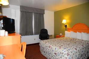 Deluxe Room, 1 Queen Bed, Non Smoking | Desk, laptop workspace, blackout curtains, free WiFi - Budget Inn Express (Gillette)