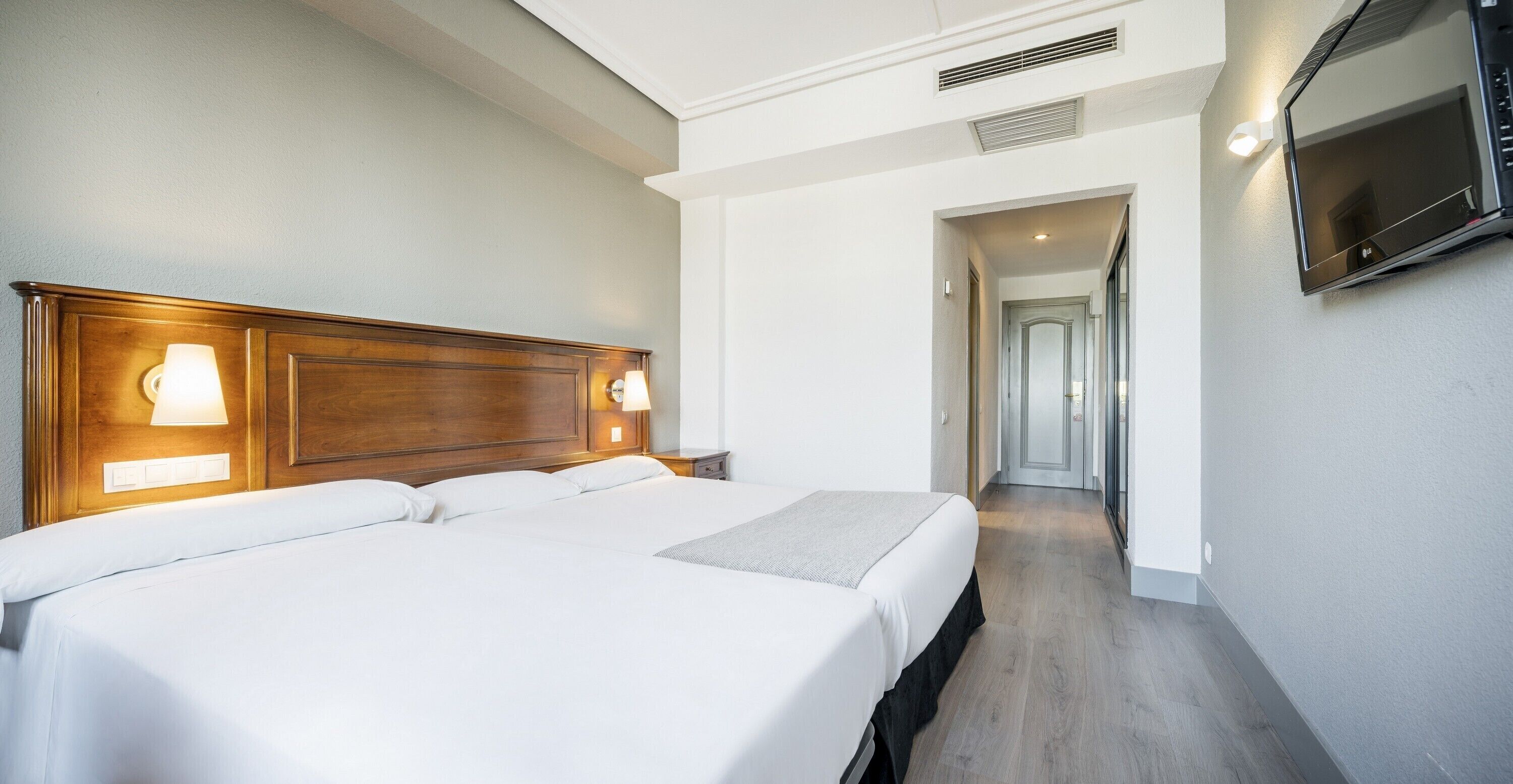 Photo - Hotel Ilunion Las Lomas