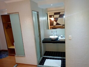Executive Triple Room | Bathroom sink - Estrela da Água Fria (São Paulo)
