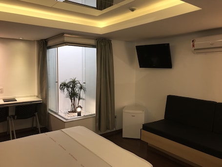 Quarto Casal Estrela | Bügeleisen/Bügelbrett, kostenloses WLAN, Bettwäsche. Estrela da Água Fria