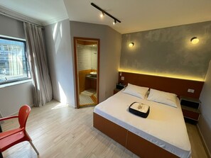 Quarto Casal Plus | Iron/ironing board, free WiFi, bed sheets - Estrela da Água Fria (São Paulo)
