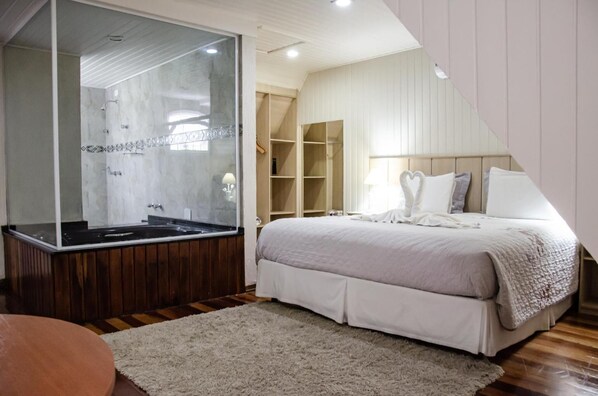 Zimmersafe, Verdunkelungsvorhänge, schallisolierte Zimmer