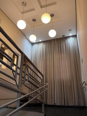 LCD TV - Maximus Sottile Hotel (Ji Parana)